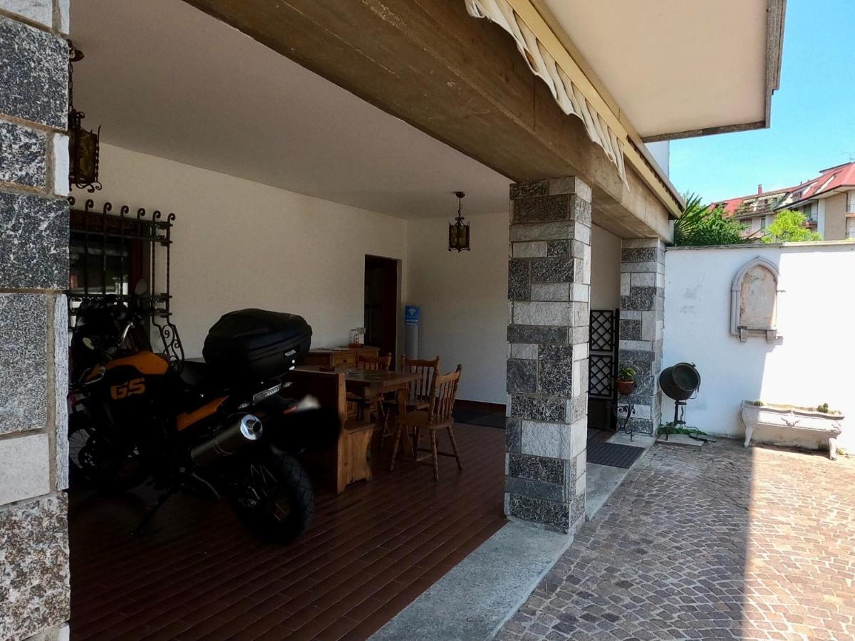 Bella Vita Guesthouse -Parcheggio Privato Interno Arona Exteriér fotografie