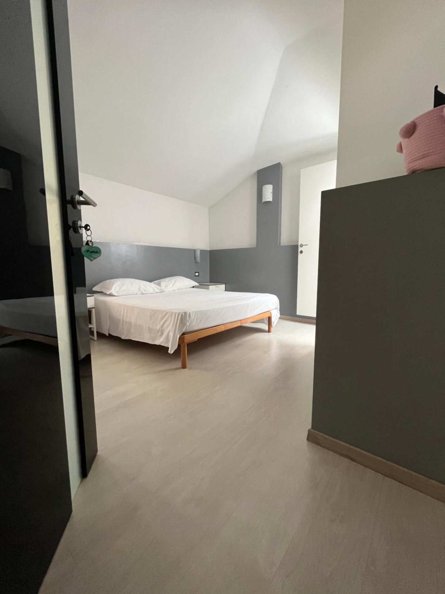 Bella Vita Guesthouse -Parcheggio Privato Interno Arona Exteriér fotografie