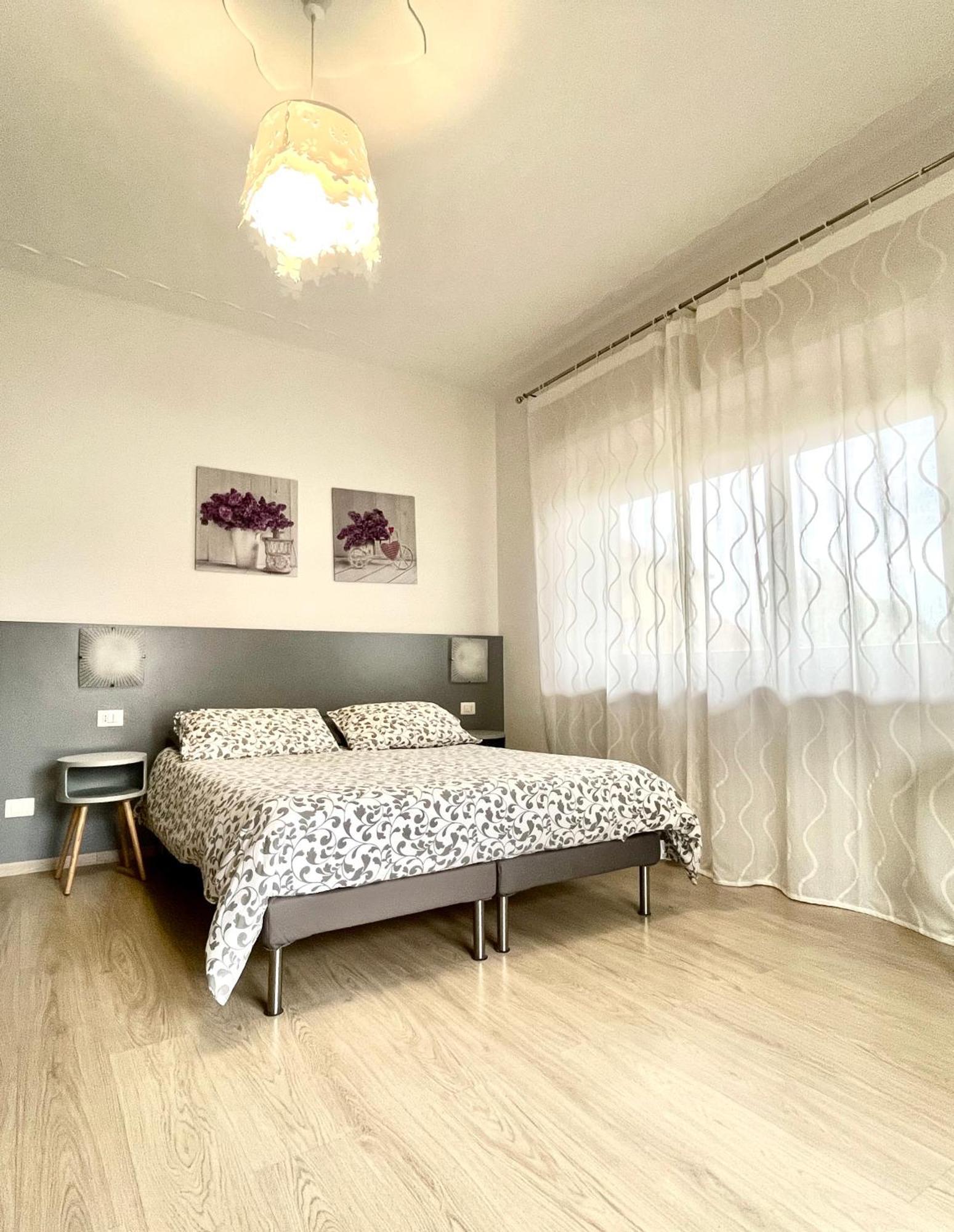Bella Vita Guesthouse -Parcheggio Privato Interno Arona Exteriér fotografie