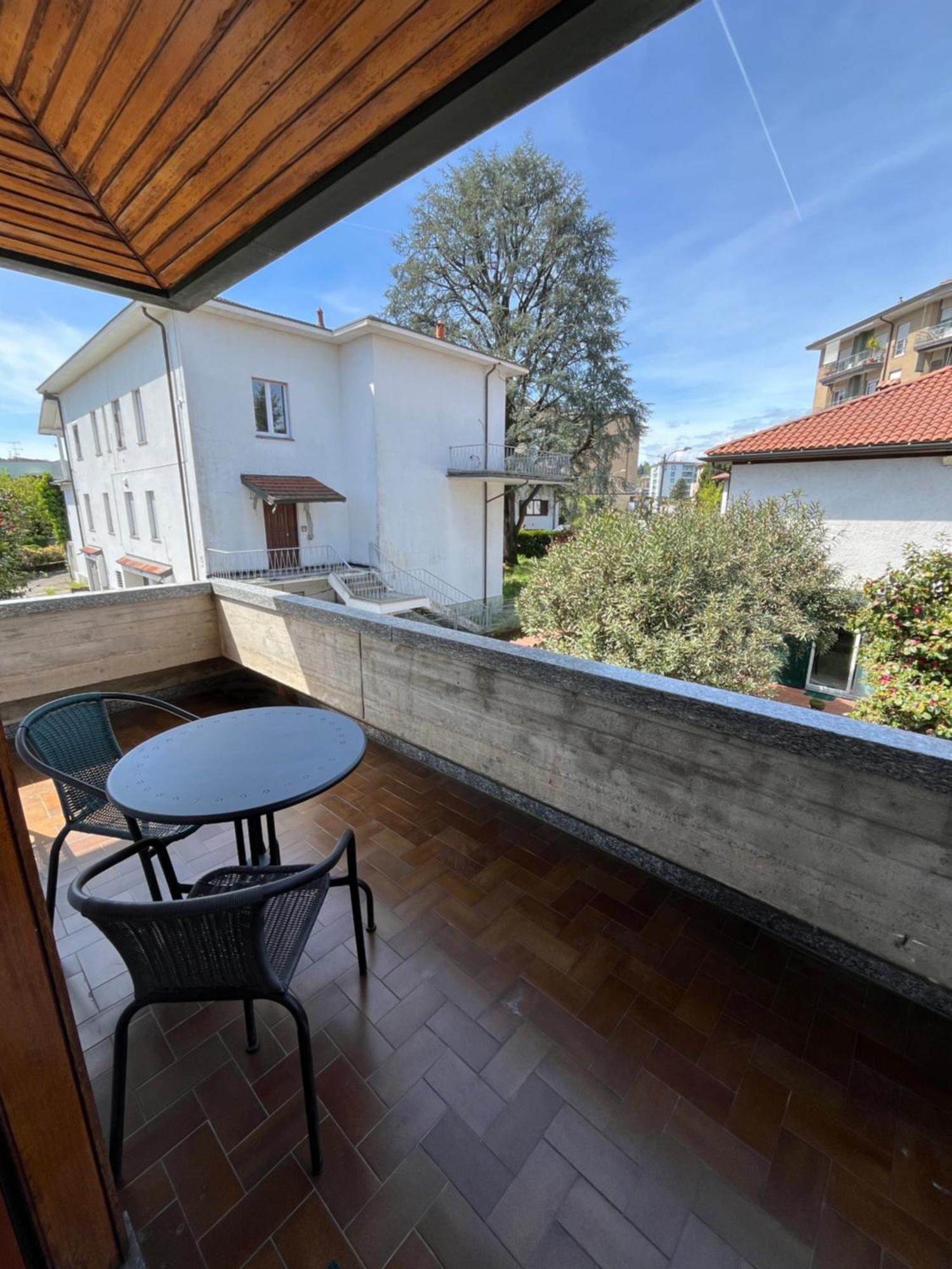Bella Vita Guesthouse -Parcheggio Privato Interno Arona Exteriér fotografie