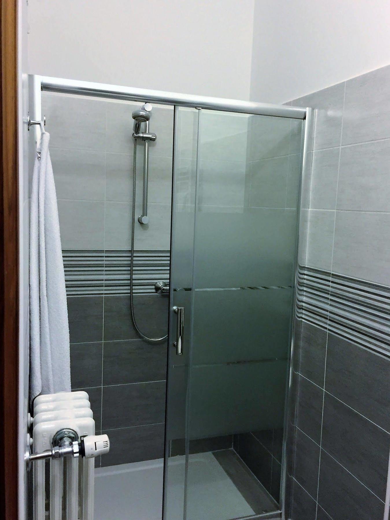 Bella Vita Guesthouse -Parcheggio Privato Interno Arona Exteriér fotografie